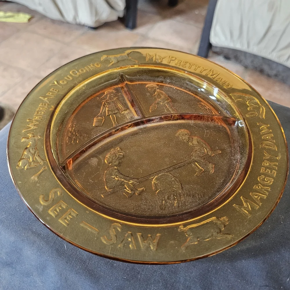 Yellow display serving plate